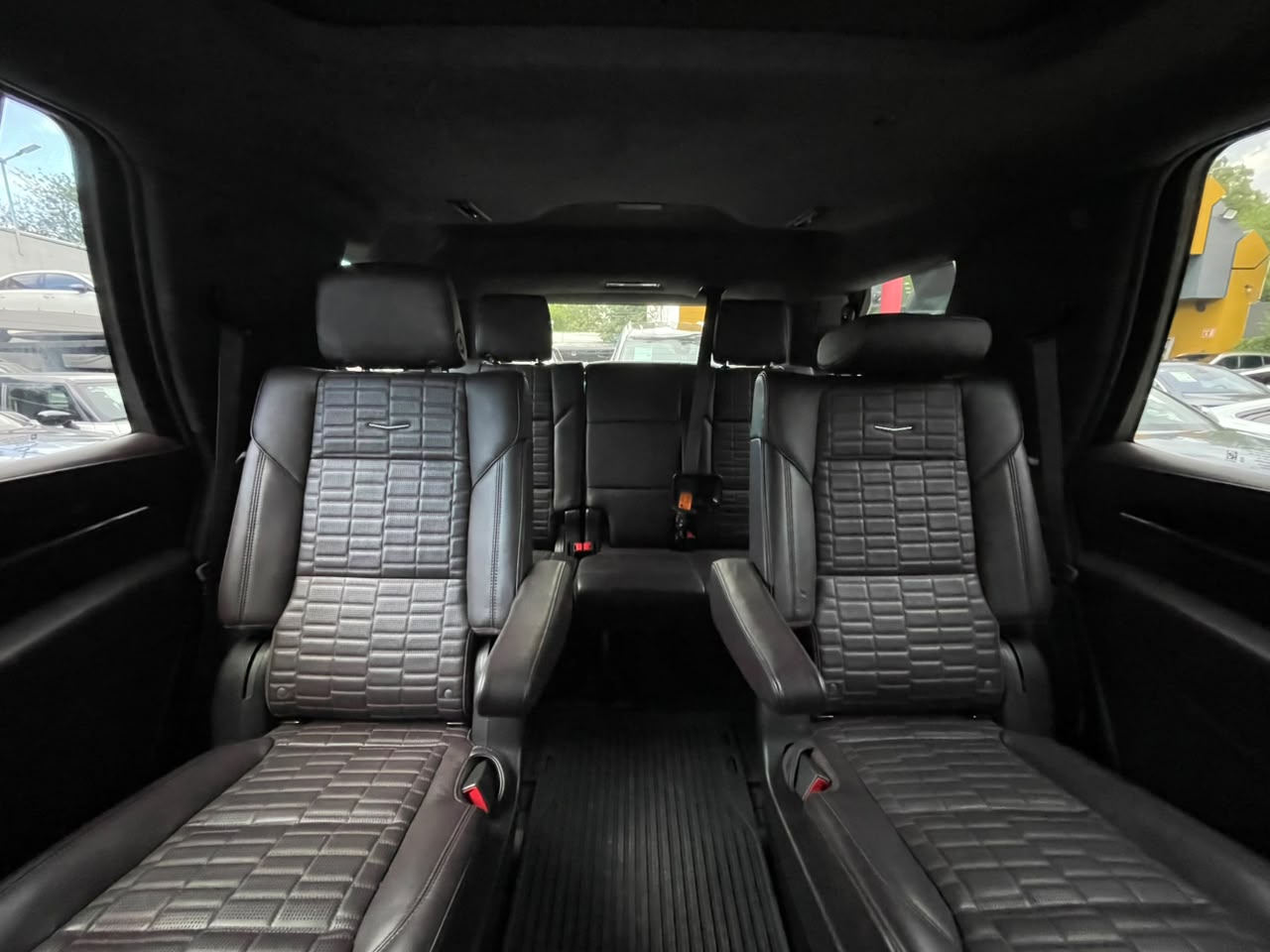 ESCALADE V-SPORT
