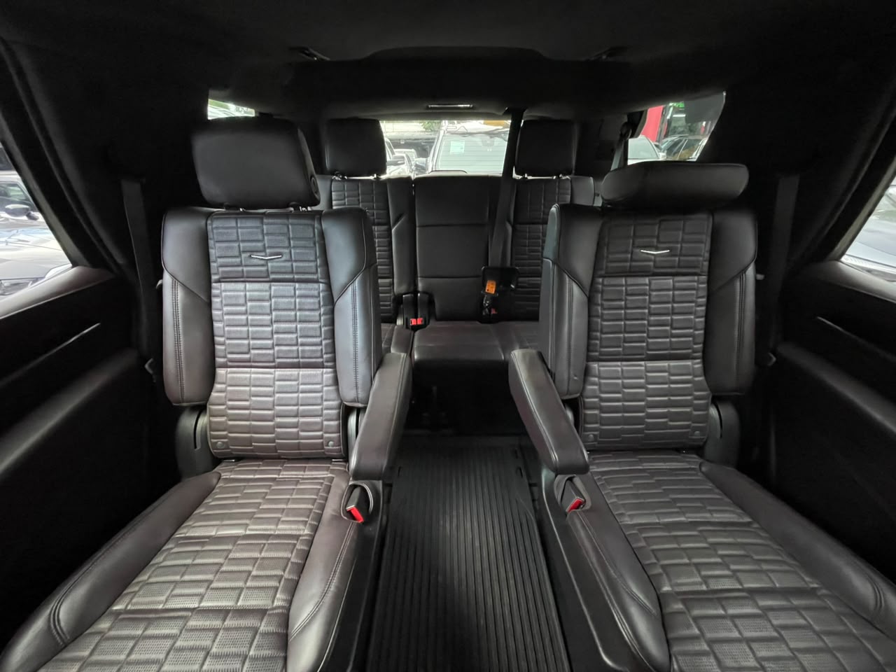 ESCALADE V-SPORT