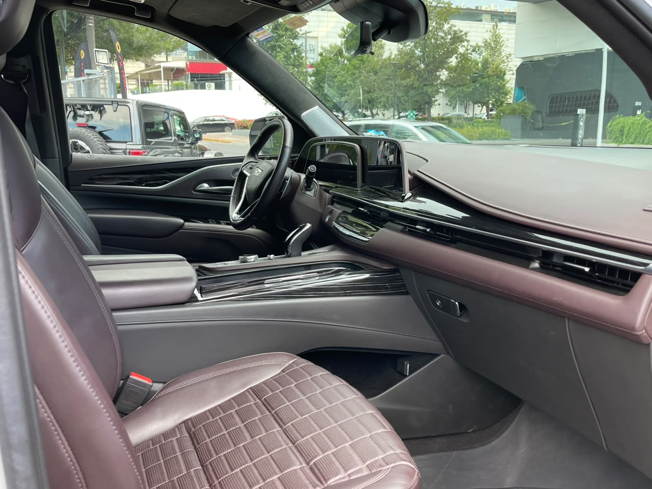ESCALADE V-SPORT