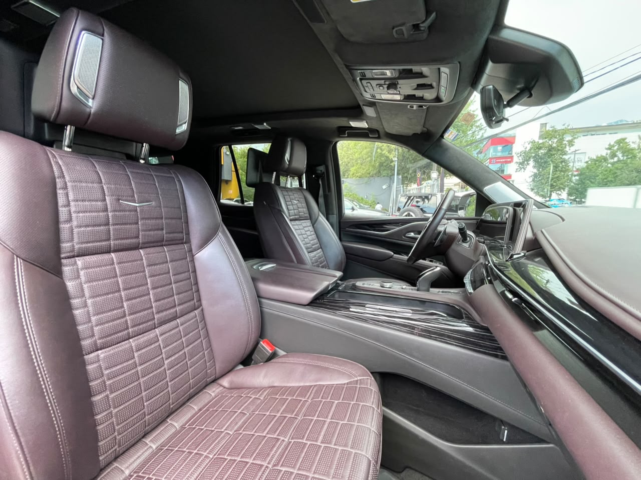 ESCALADE V-SPORT