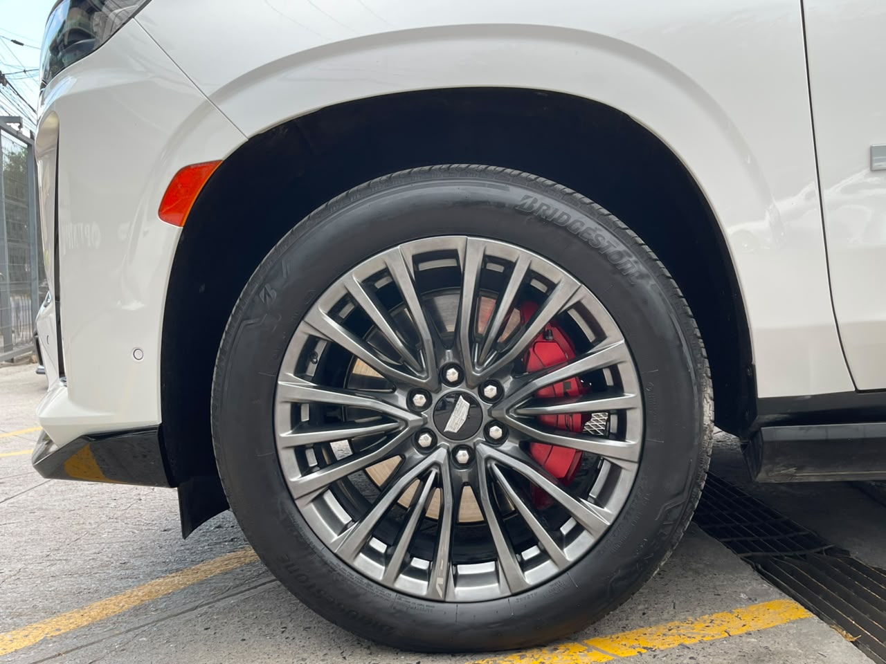 ESCALADE V-SPORT