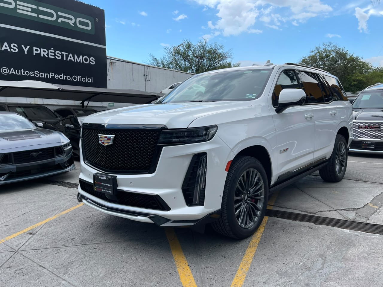 ESCALADE V-SPORT
