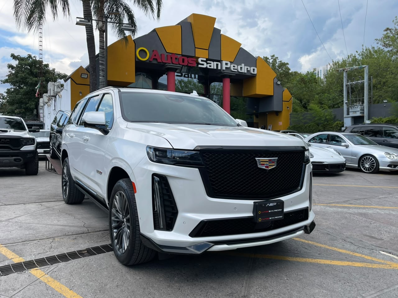 ESCALADE V-SPORT