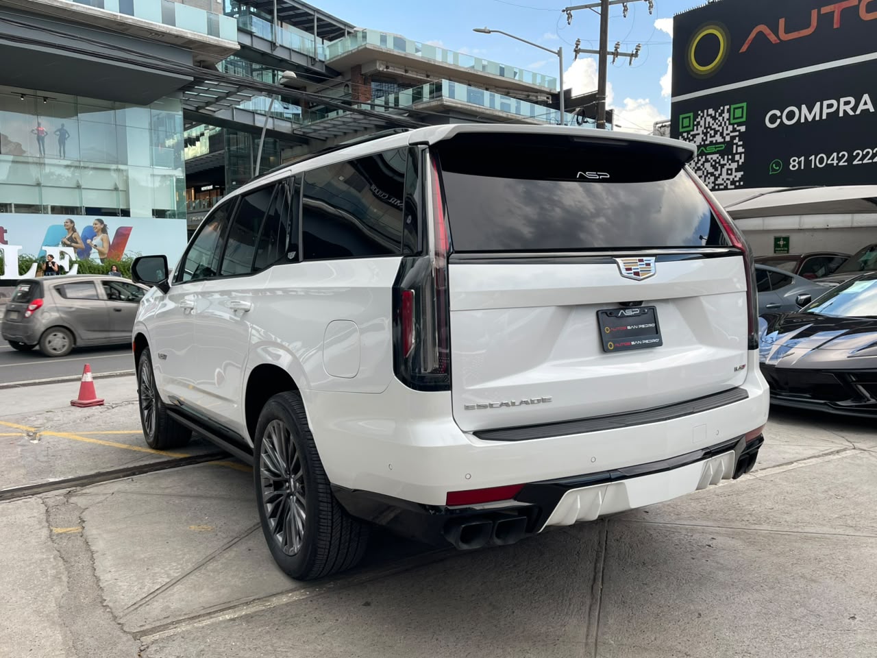 ESCALADE V-SPORT