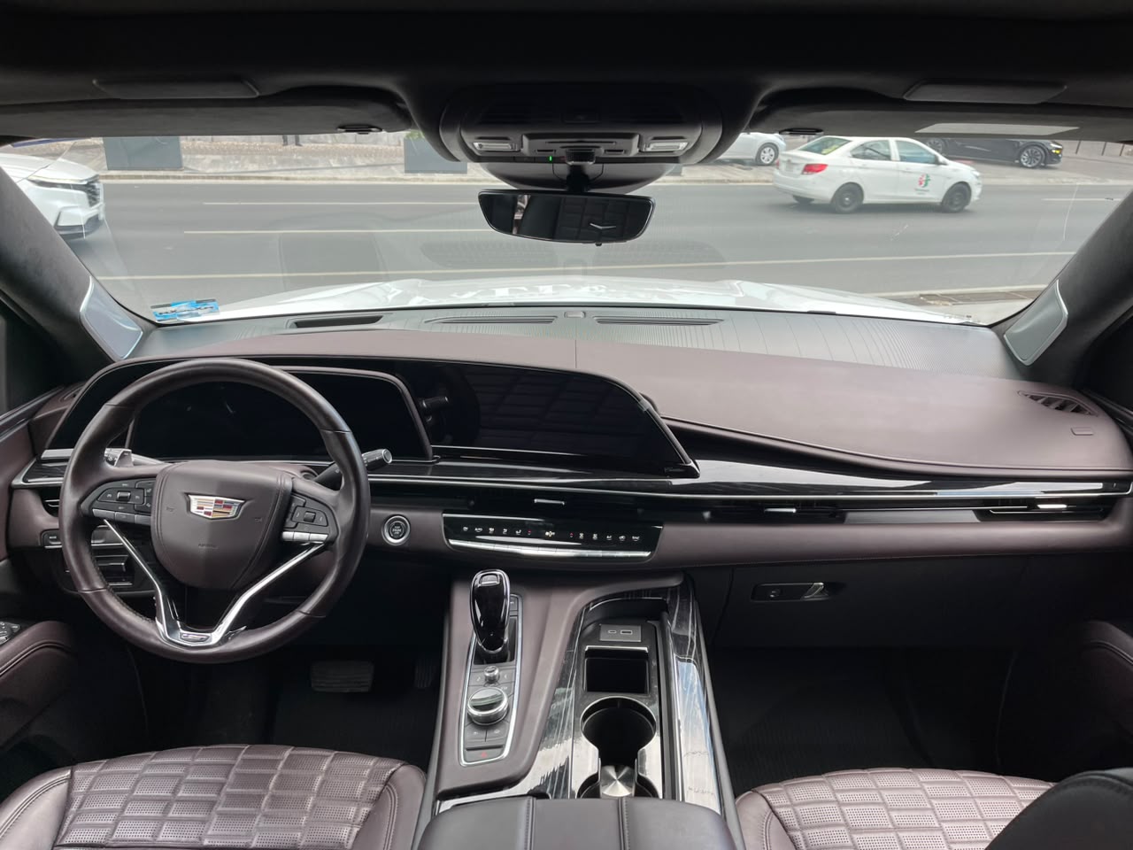 ESCALADE V-SPORT