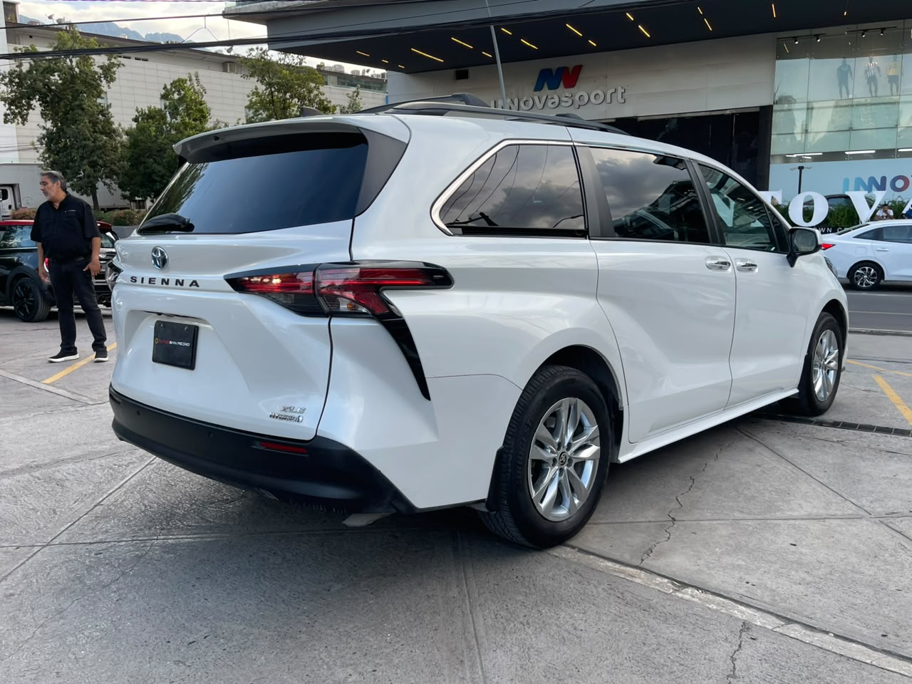 SIENNA XLE