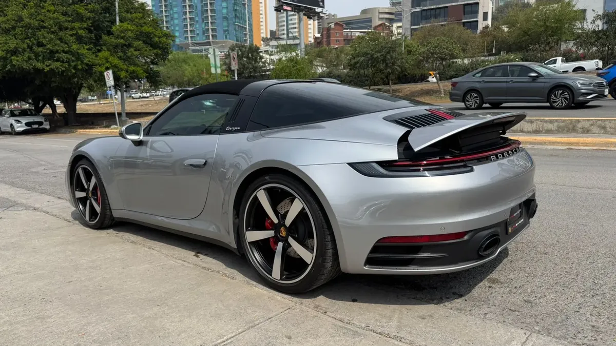 PORSCHE 911 TARGA 4S 2024