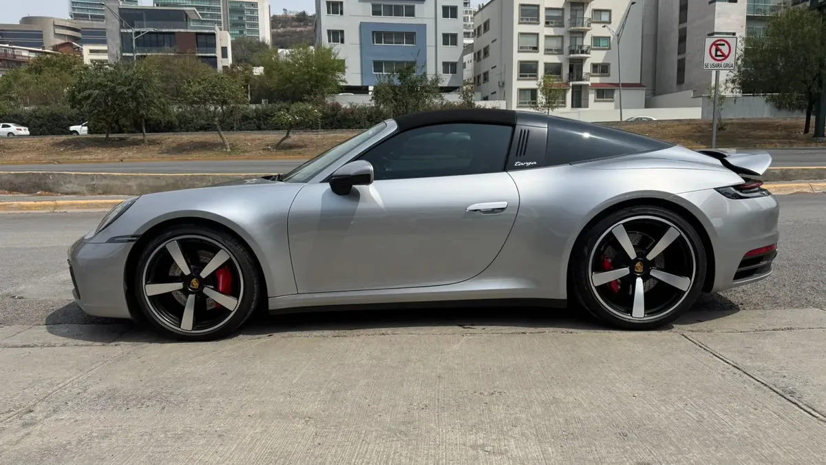 PORSCHE 911 TARGA 4S 2024