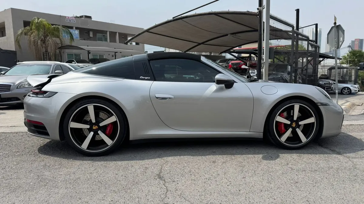 PORSCHE 911 TARGA 4S 2024