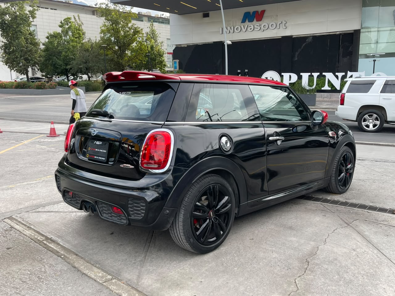 MINI COOPER JCW  HOT CHILI