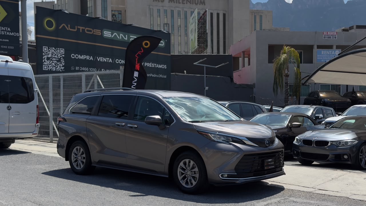 TOYOTA SIENNA XLE 2022