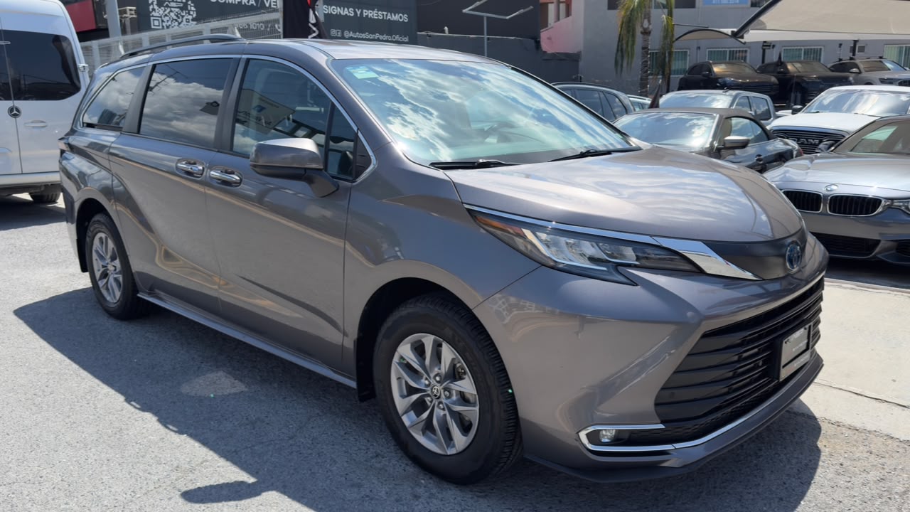 TOYOTA SIENNA XLE 2022