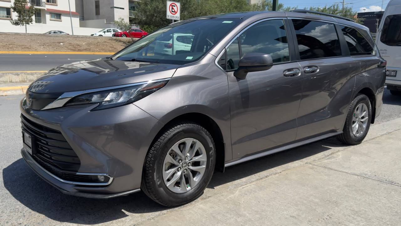 TOYOTA SIENNA XLE 2022