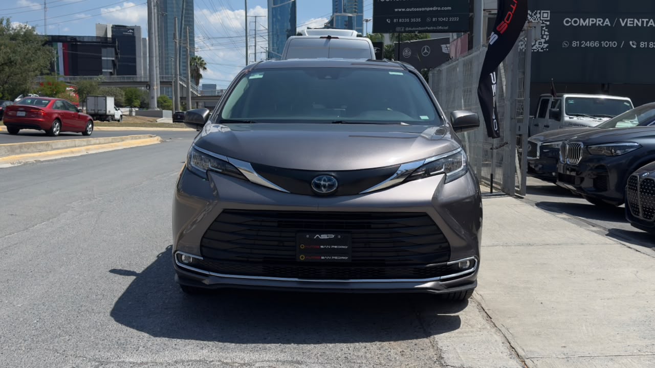 TOYOTA SIENNA XLE 2022