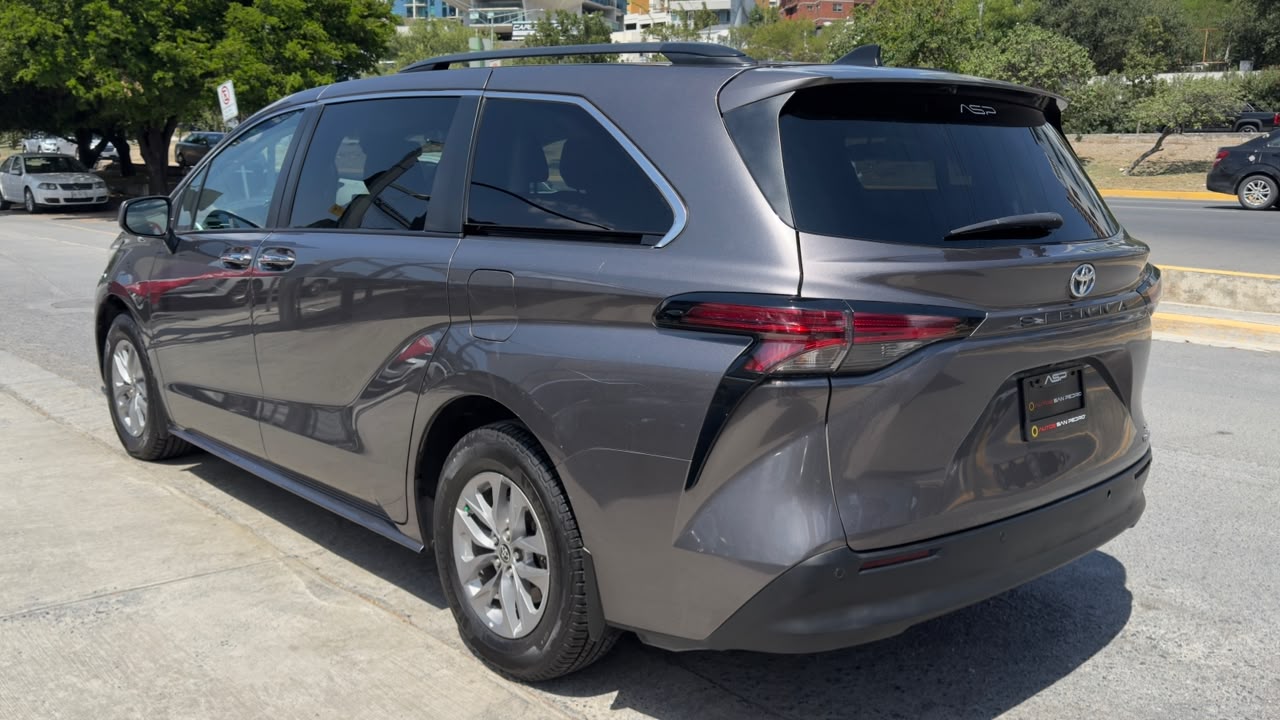 TOYOTA SIENNA XLE 2022