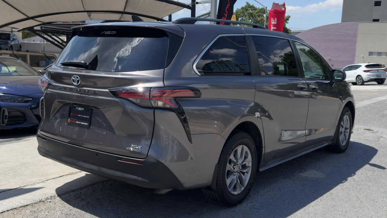 TOYOTA SIENNA XLE 2022