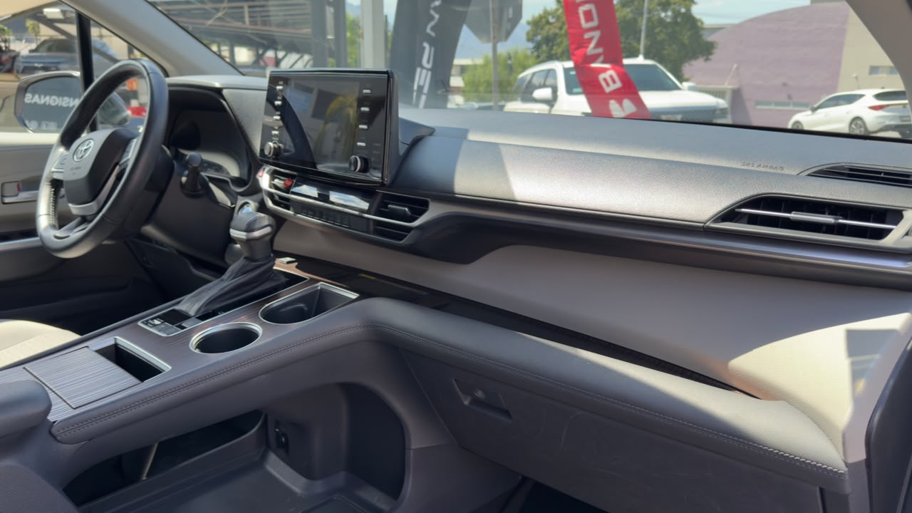 TOYOTA SIENNA XLE 2022