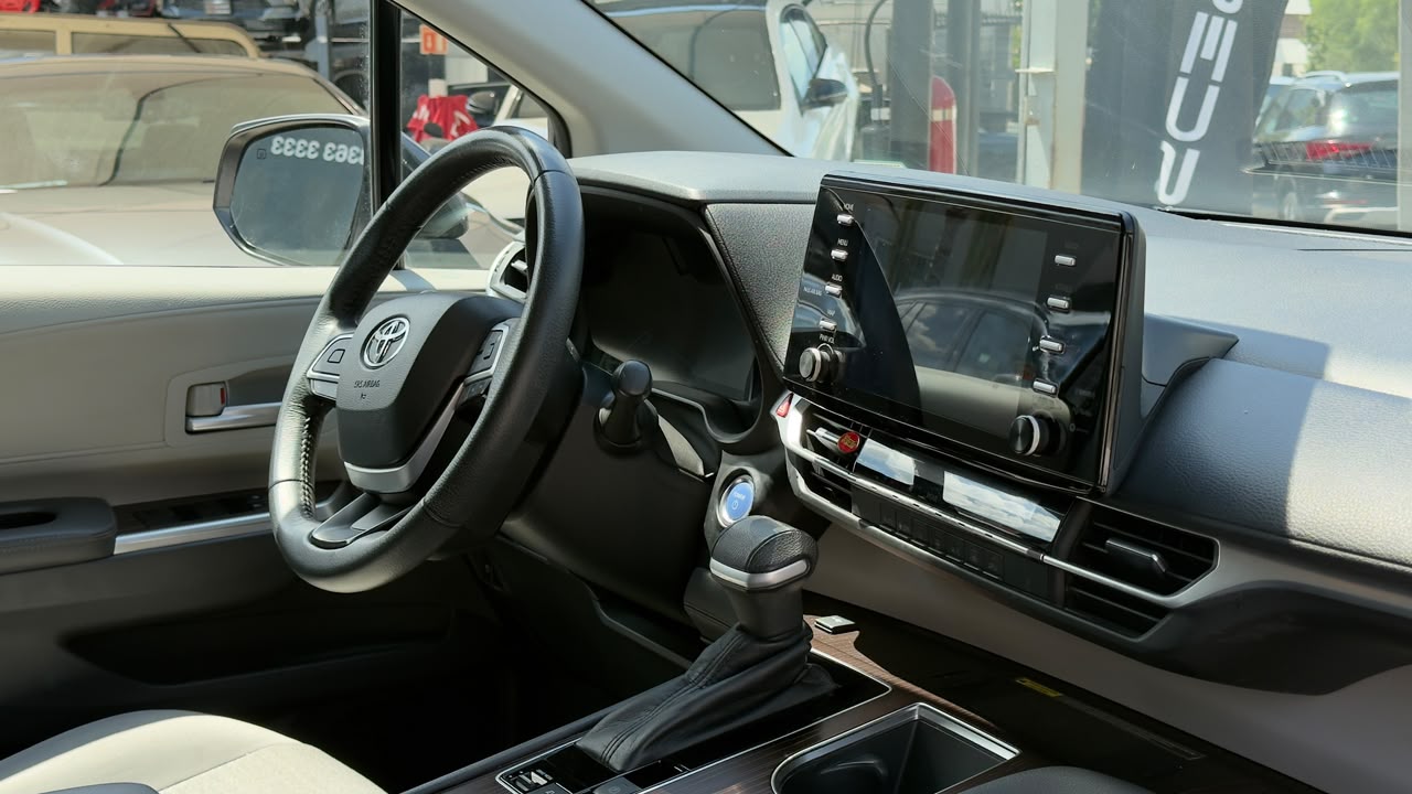 TOYOTA SIENNA XLE 2022