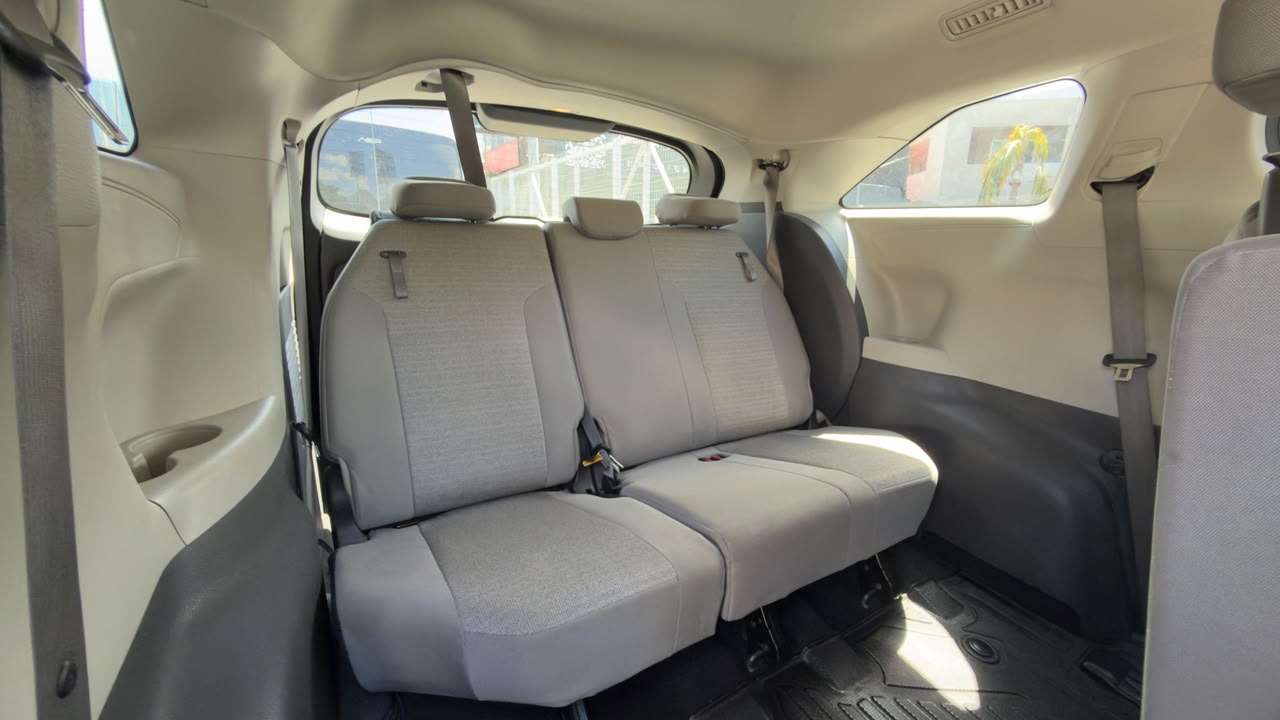 TOYOTA SIENNA XLE 2022