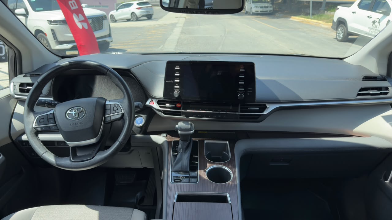 TOYOTA SIENNA XLE 2022