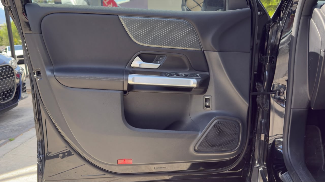 MERCEDES BENZ GLB 220 4MATIC MH 2025