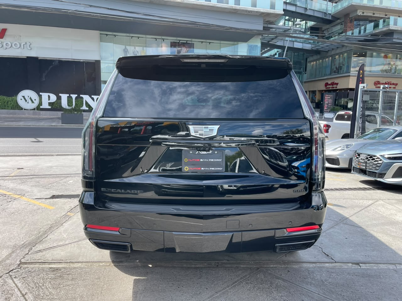 ESCALADE PREMIUM LUXURY