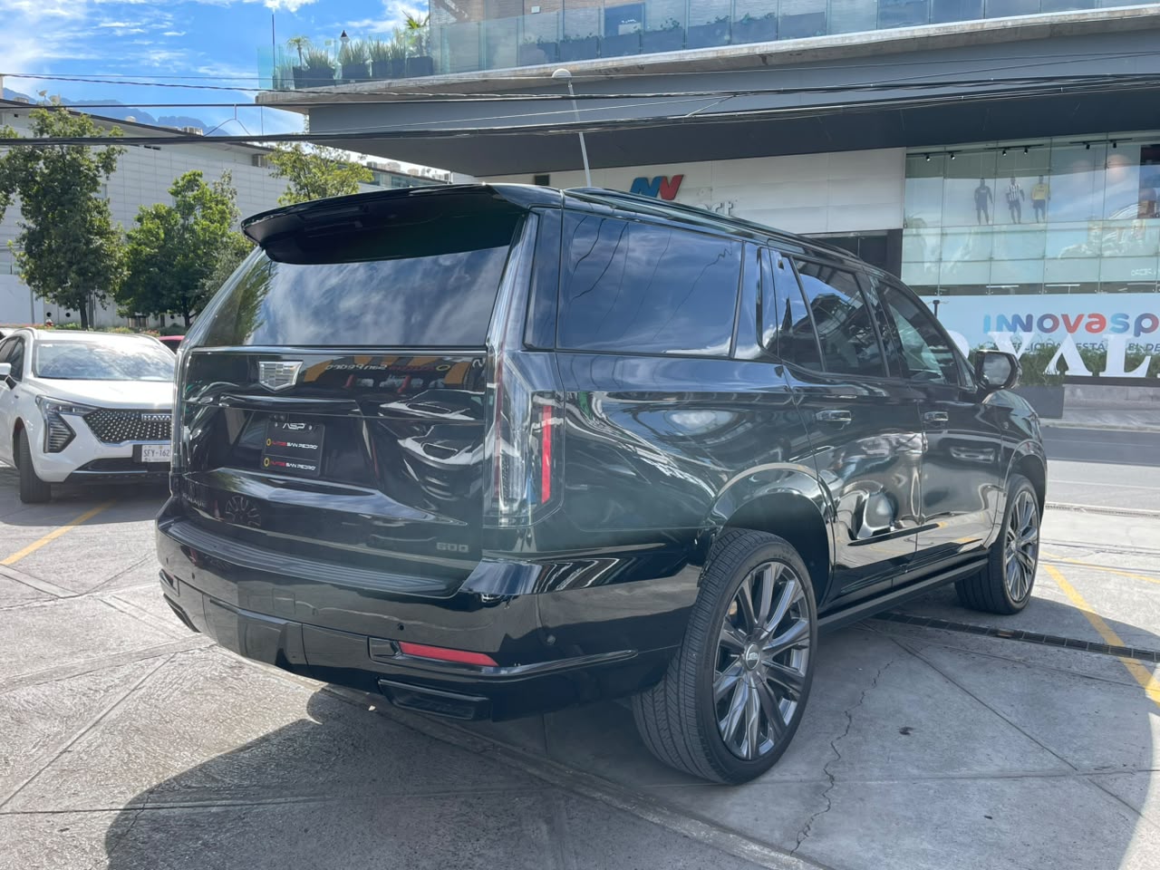 ESCALADE PREMIUM LUXURY