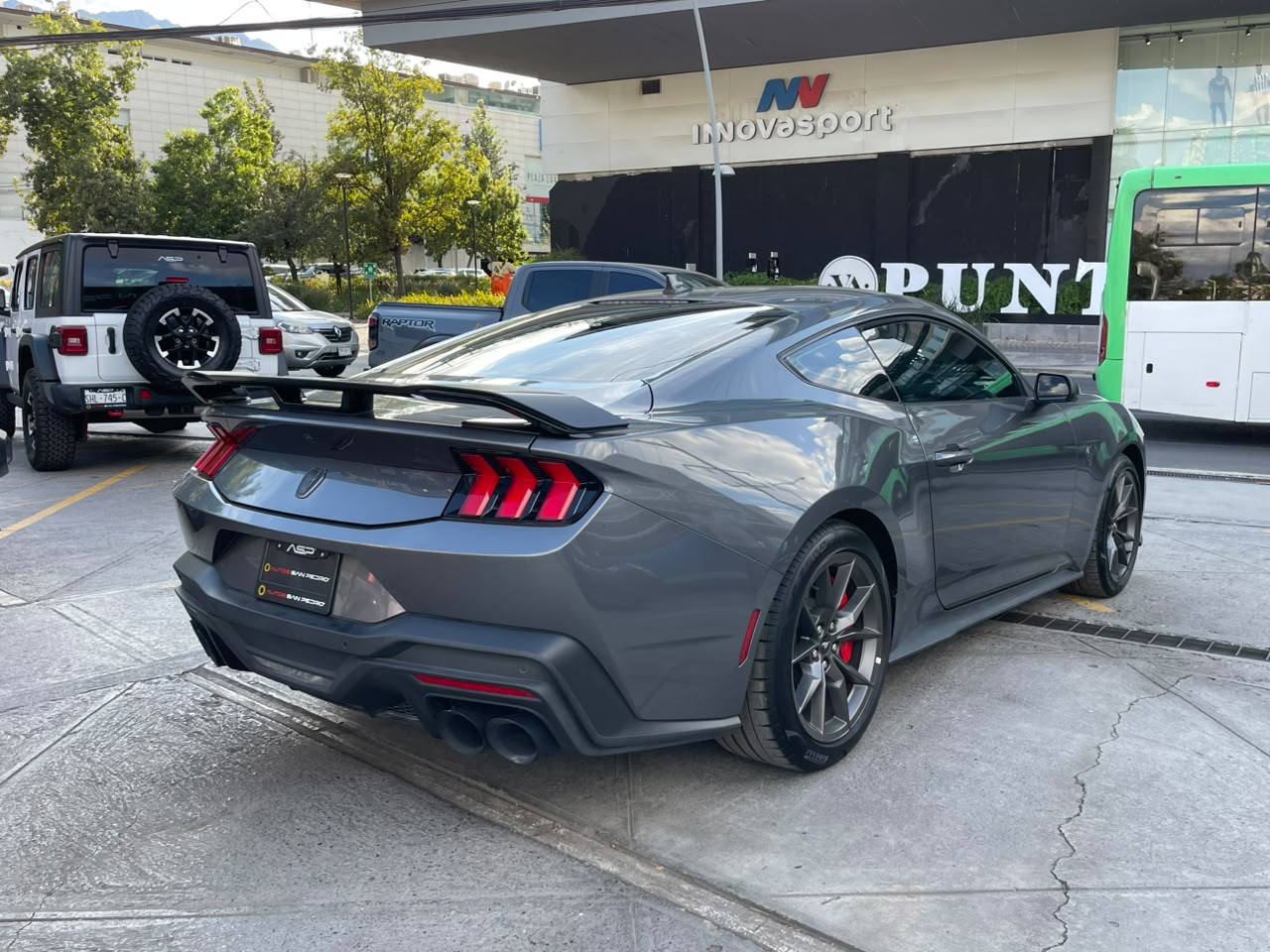 MUSTANG DARK HORSE COUPE