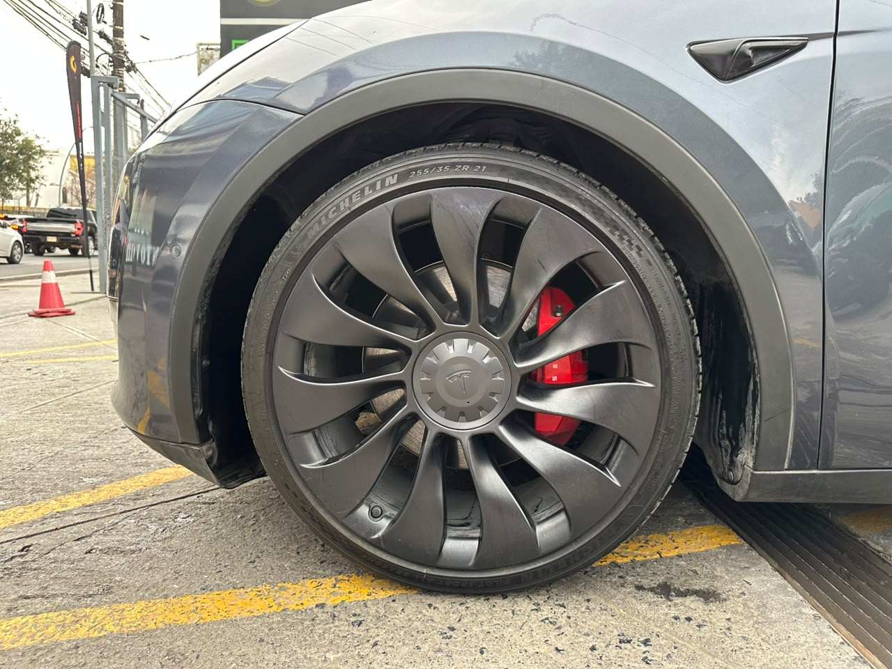 MODEL Y DUAL MOTOR PERFORMANCE