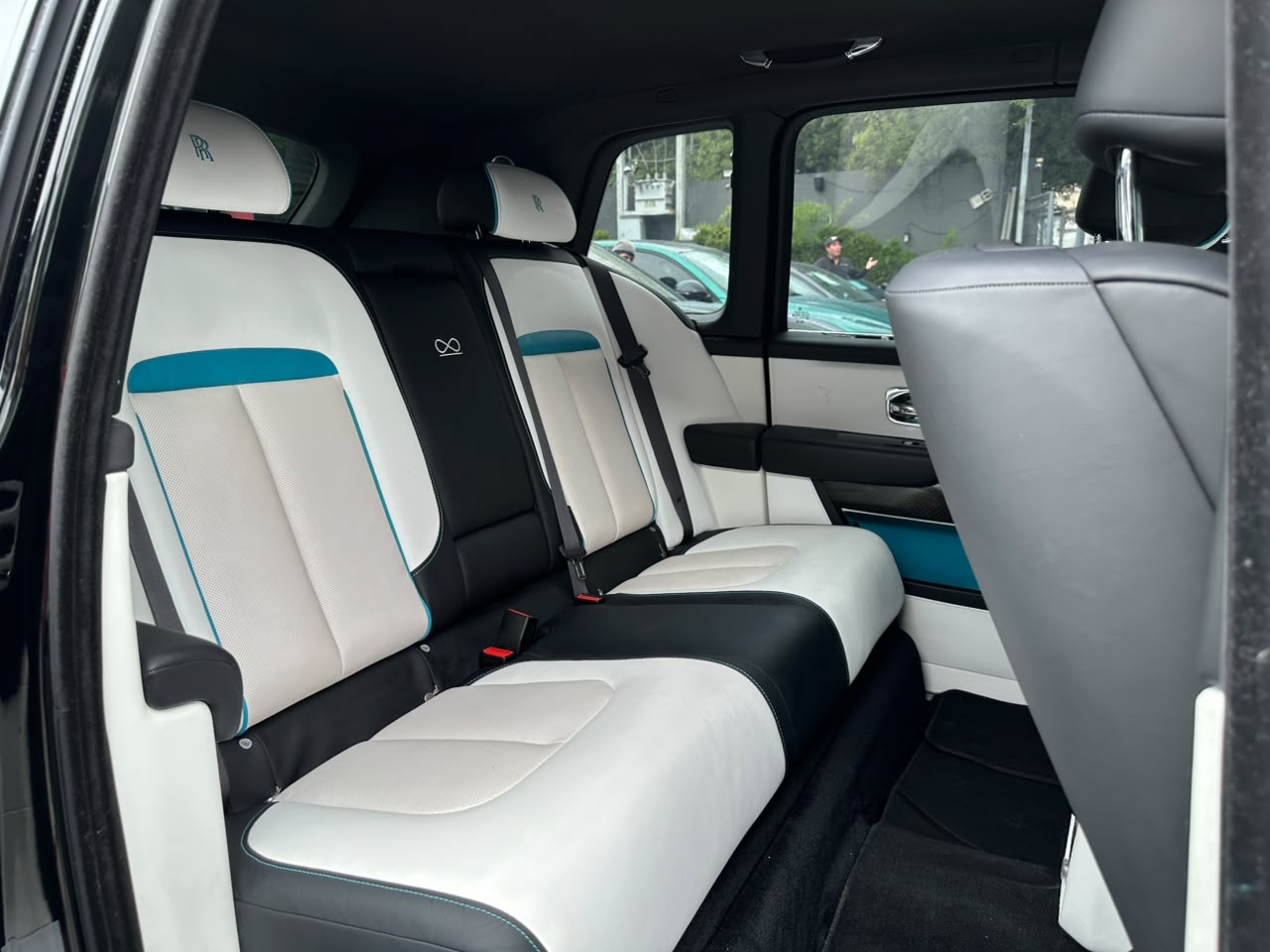 CULLINAN BLACK BADGE
