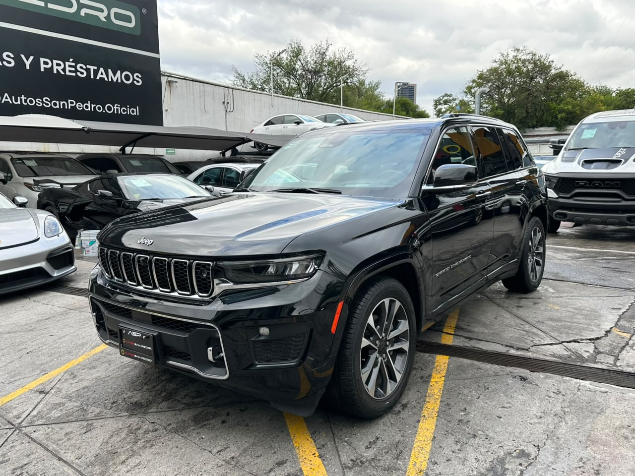 GRAND CHEROKEE OVERLAND