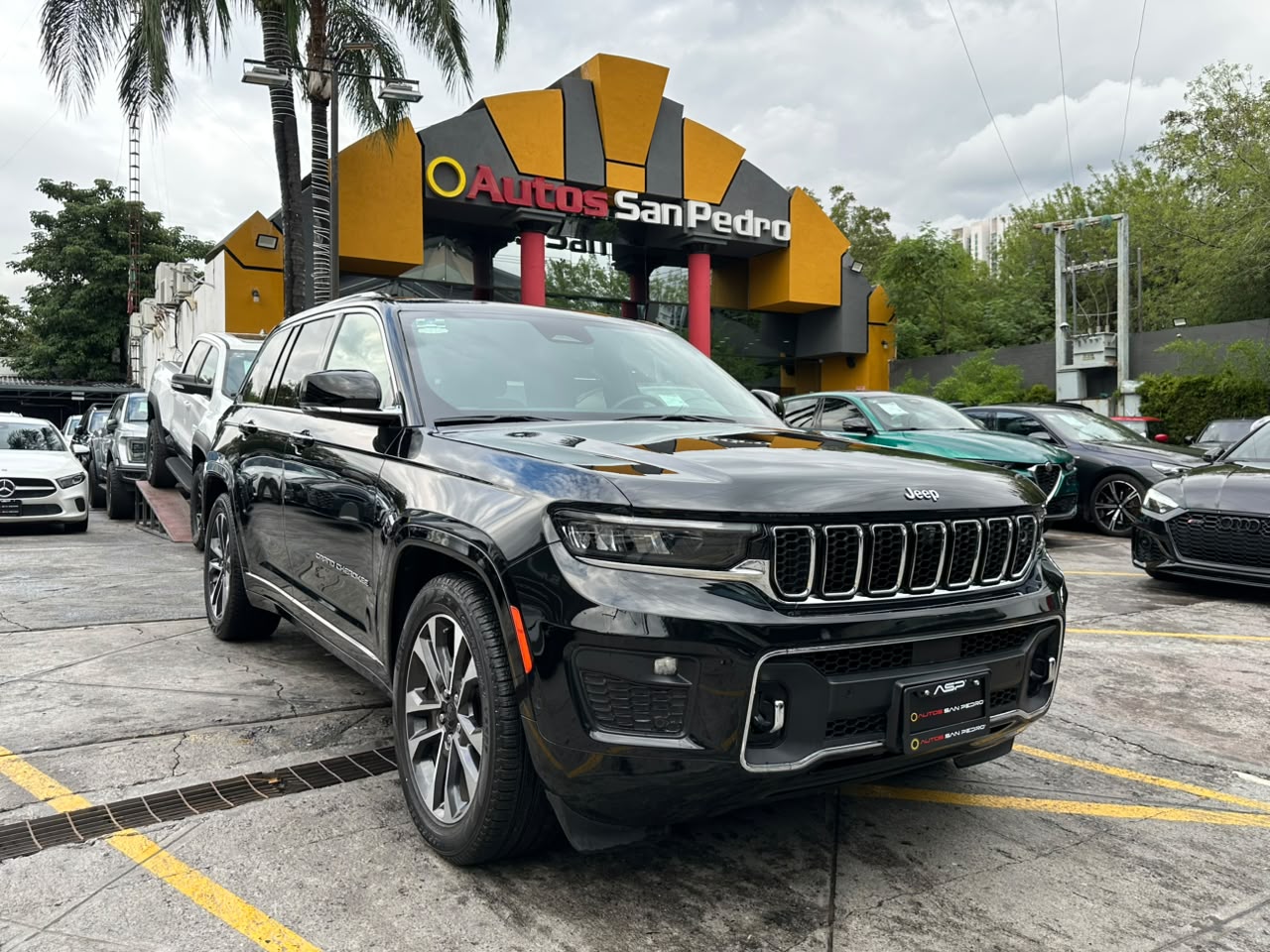 GRAND CHEROKEE OVERLAND