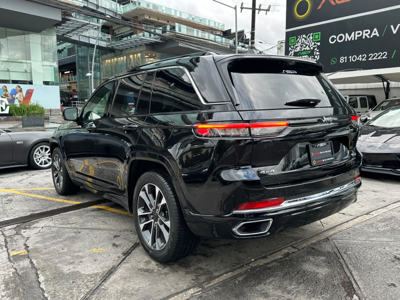 GRAND CHEROKEE OVERLAND