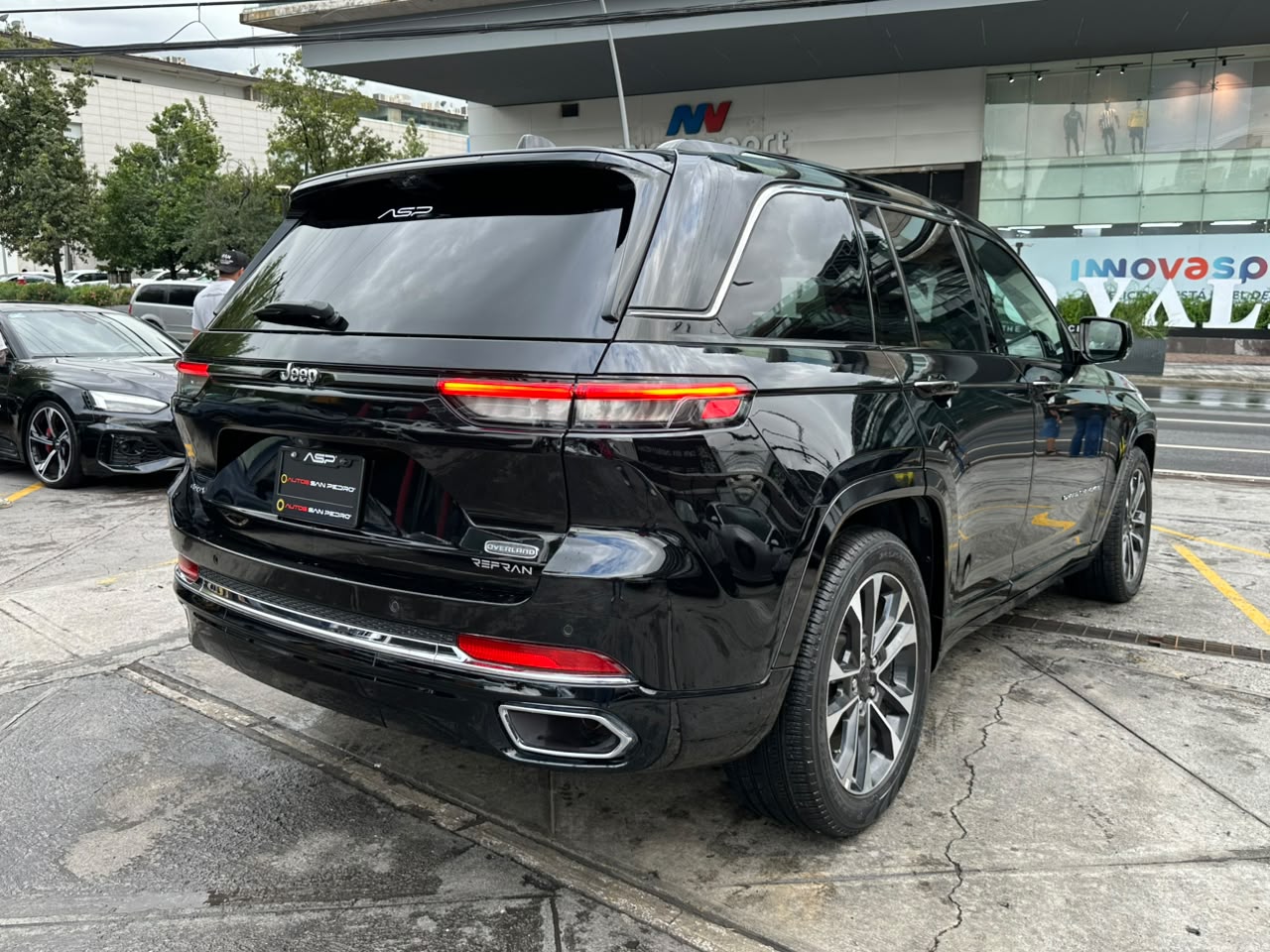 GRAND CHEROKEE OVERLAND