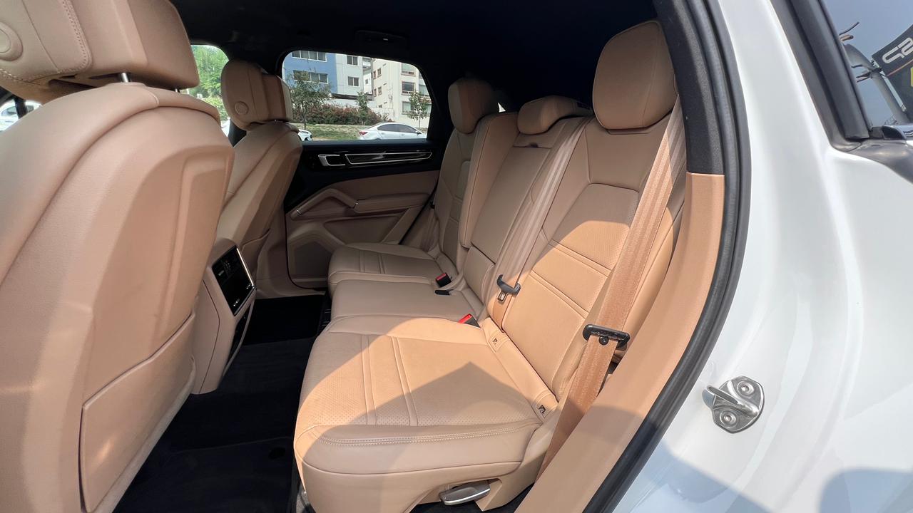Porsche CAYENNE E-HYBRID 2021