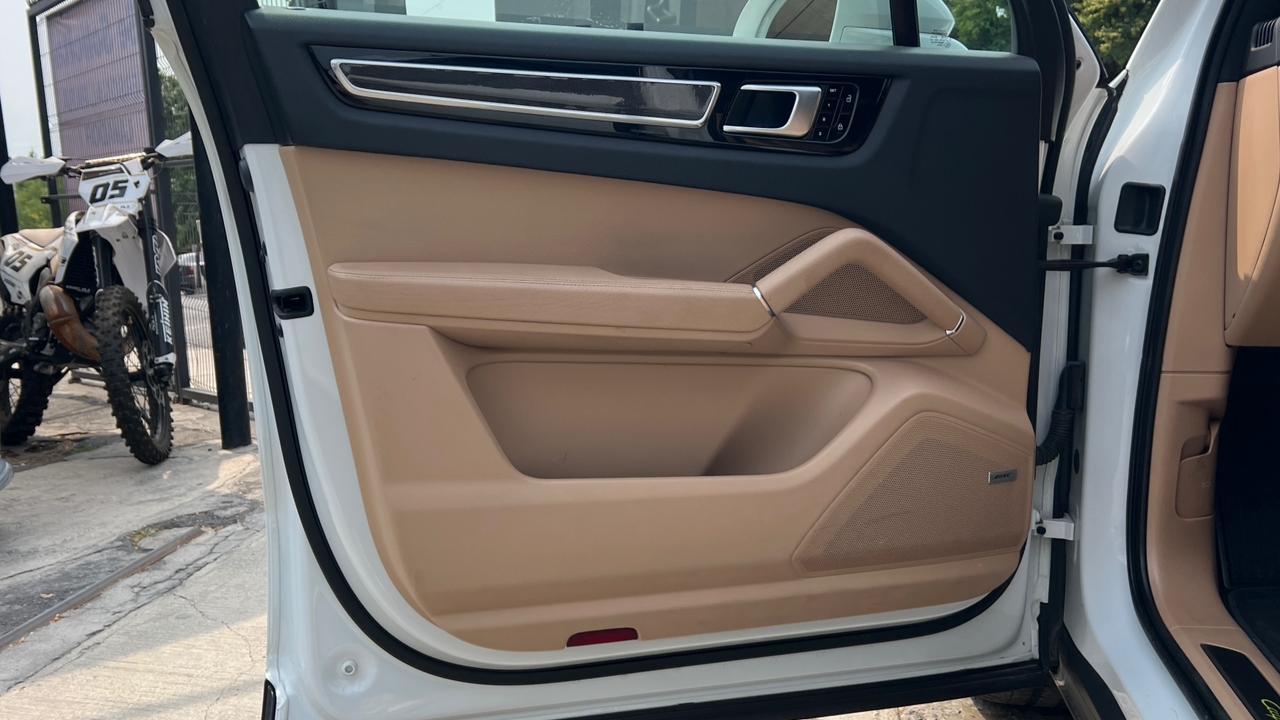 Porsche CAYENNE E-HYBRID 2021