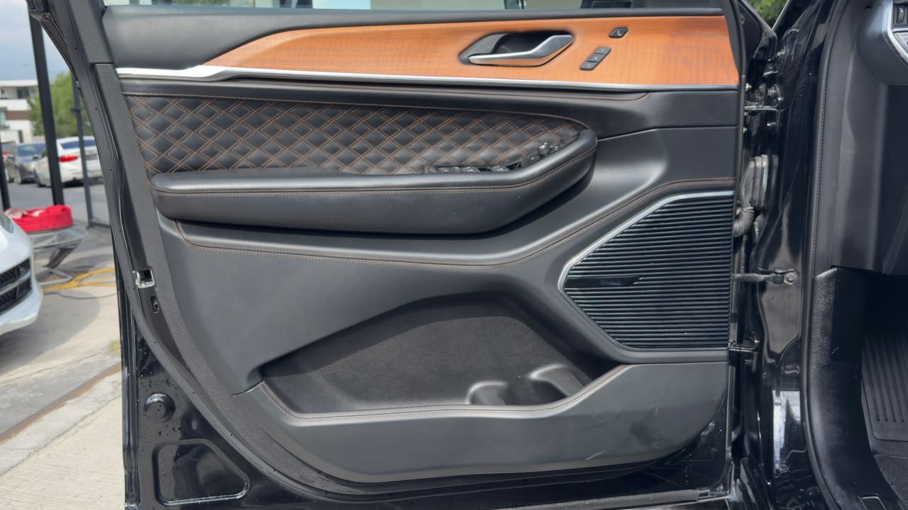 JEEP GRAND CHEROKEE SUMMIT 2023