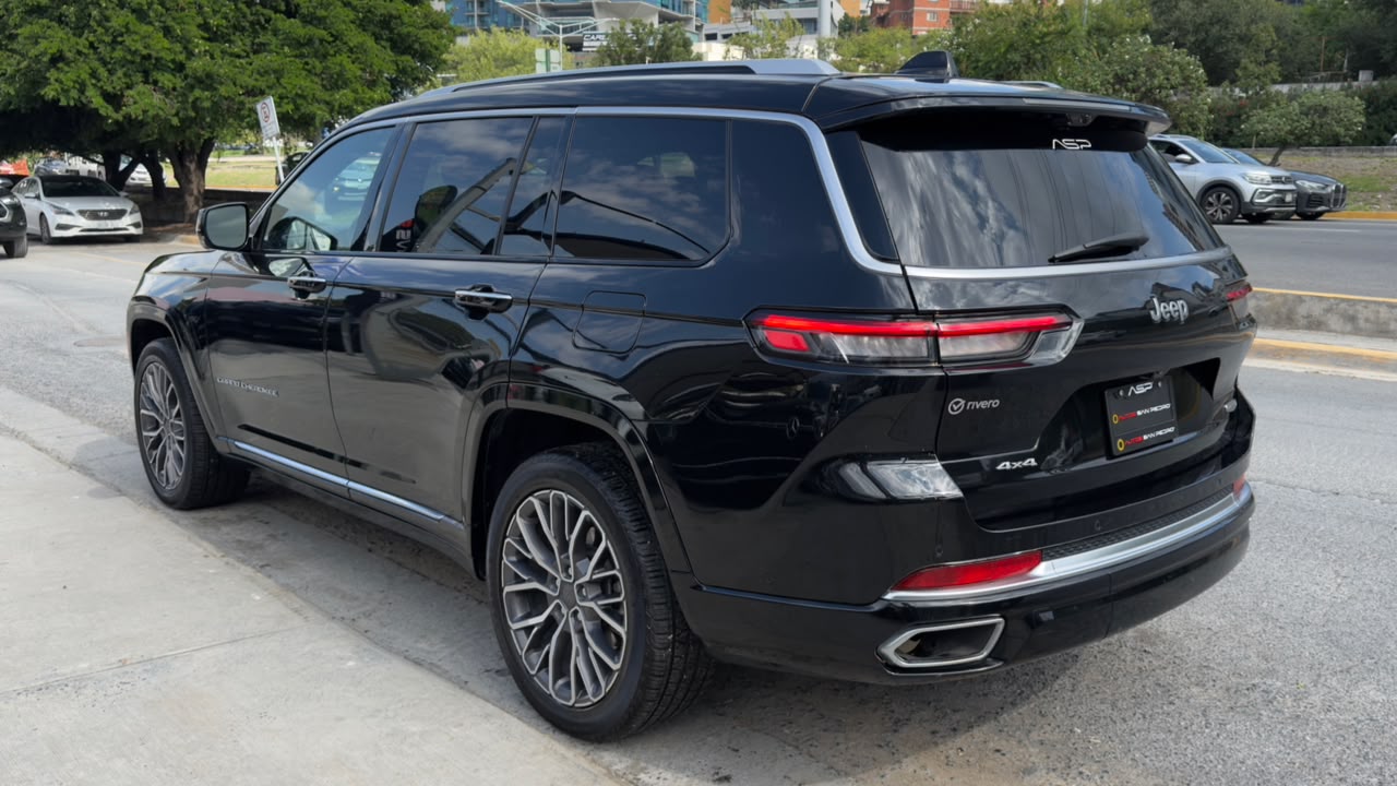 JEEP GRAND CHEROKEE SUMMIT 2023