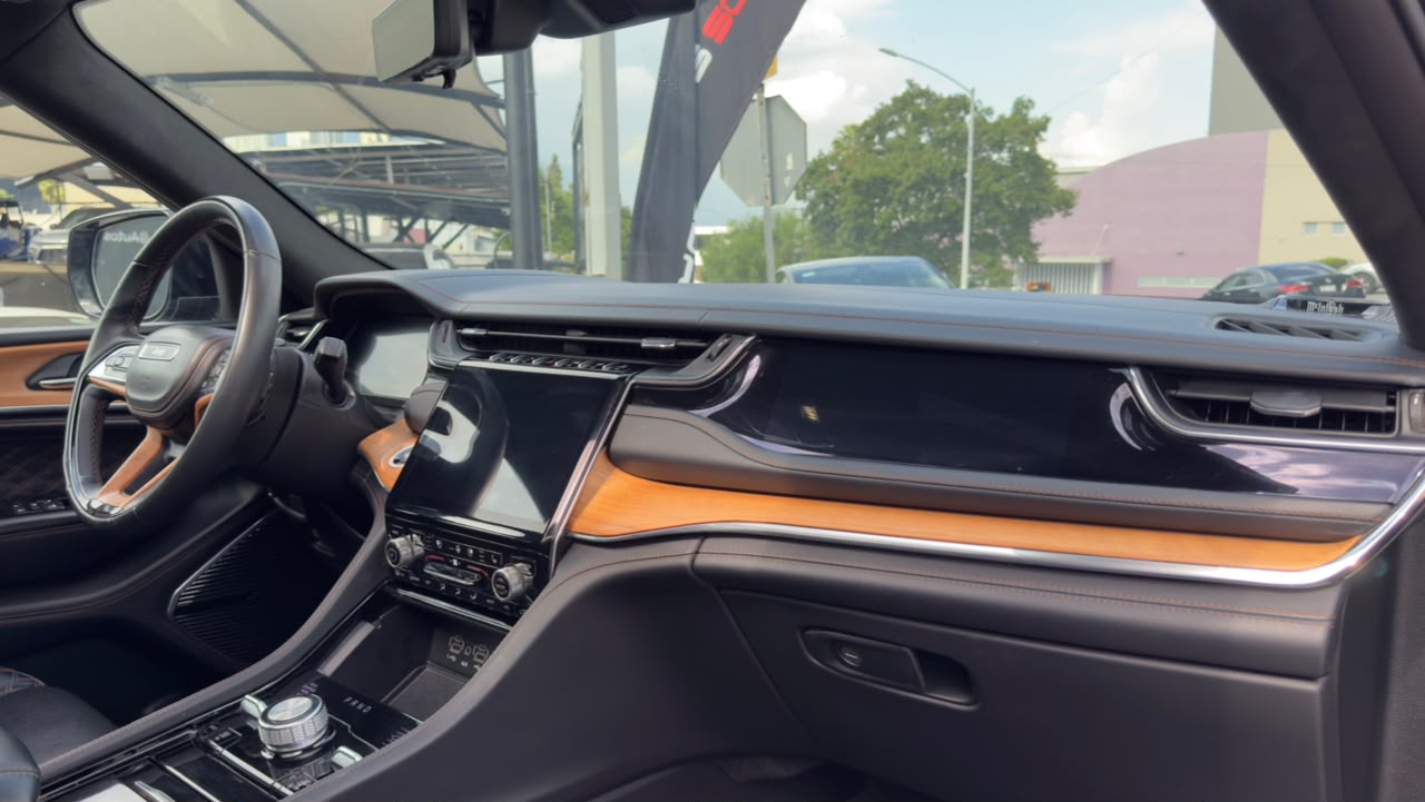 JEEP GRAND CHEROKEE SUMMIT 2023