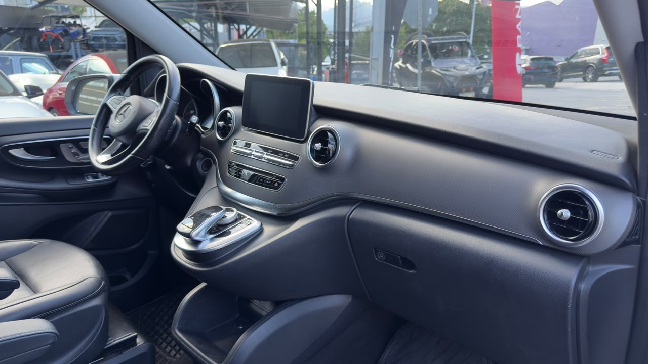 MERCEDES BENZ V220 AVANTGARDE 2017