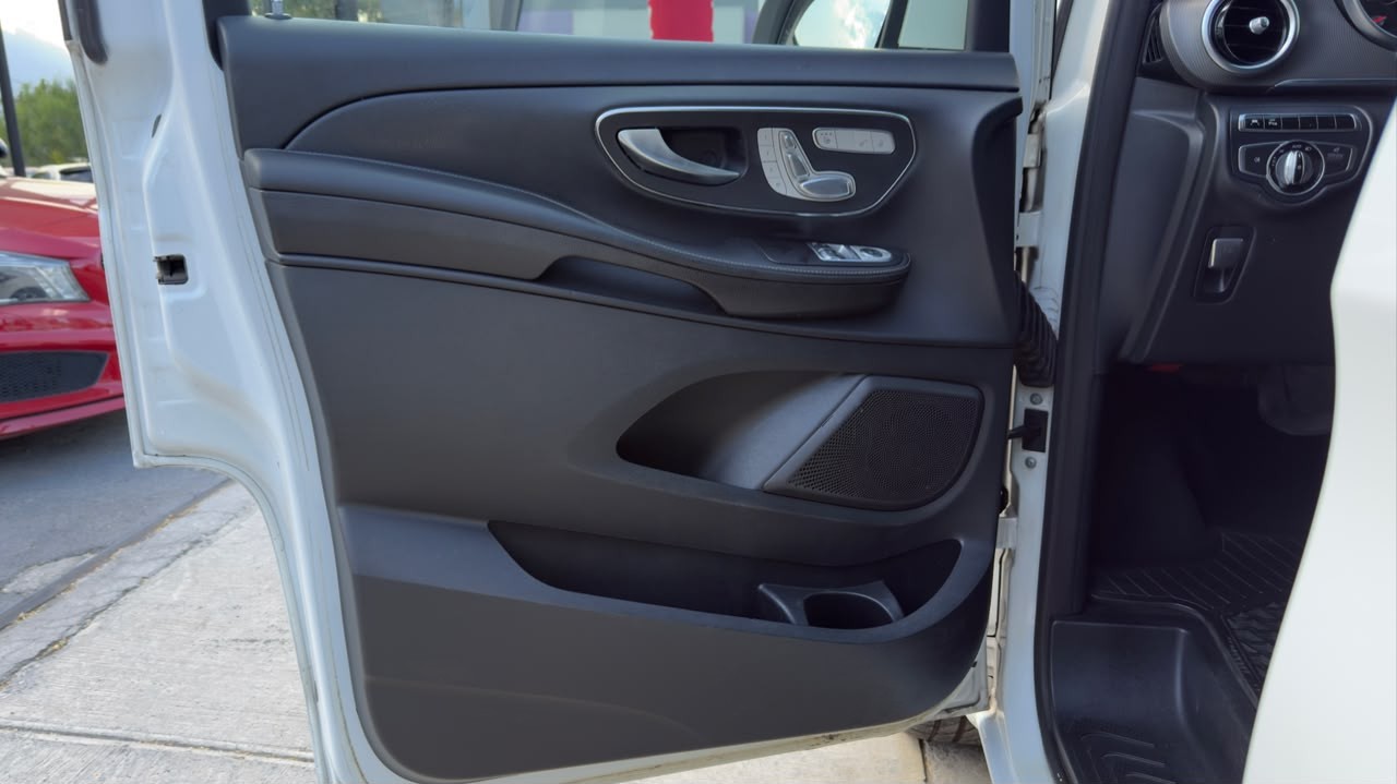 MERCEDES BENZ V220 AVANTGARDE 2017