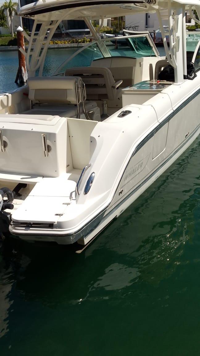 BOSTON WHALER 320 VANTAGE