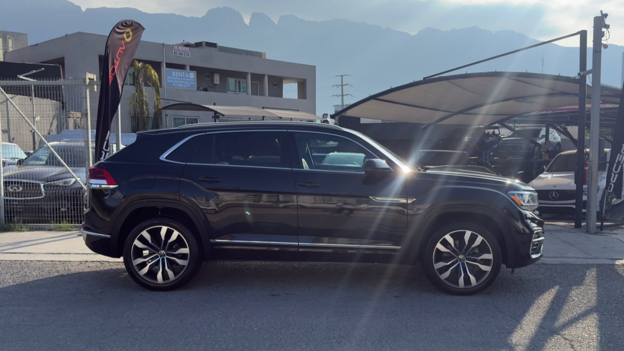 VOLKSWAGEN TERAMONT CROSS SPORT R-LINE 2022