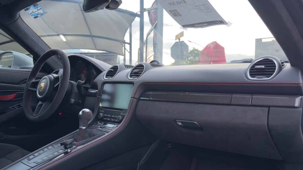 PORSCHE 718 CAYMAN GT4 2021