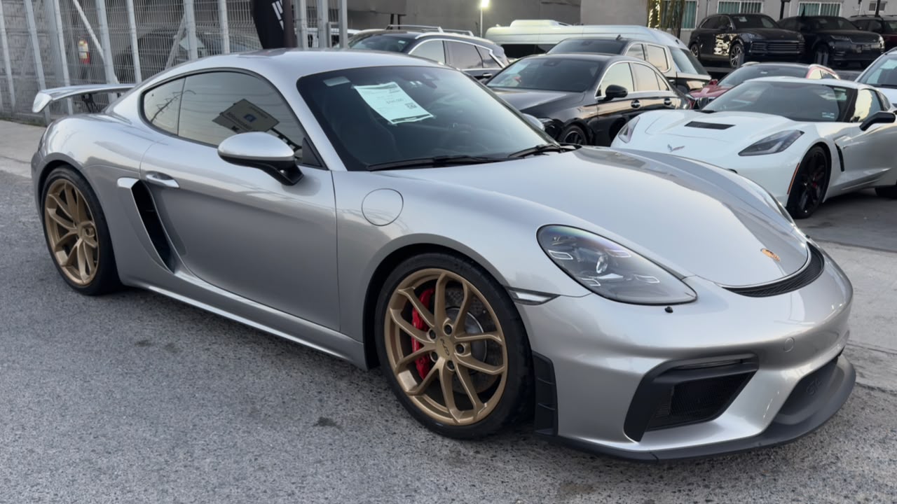 PORSCHE 718 CAYMAN GT4 2021