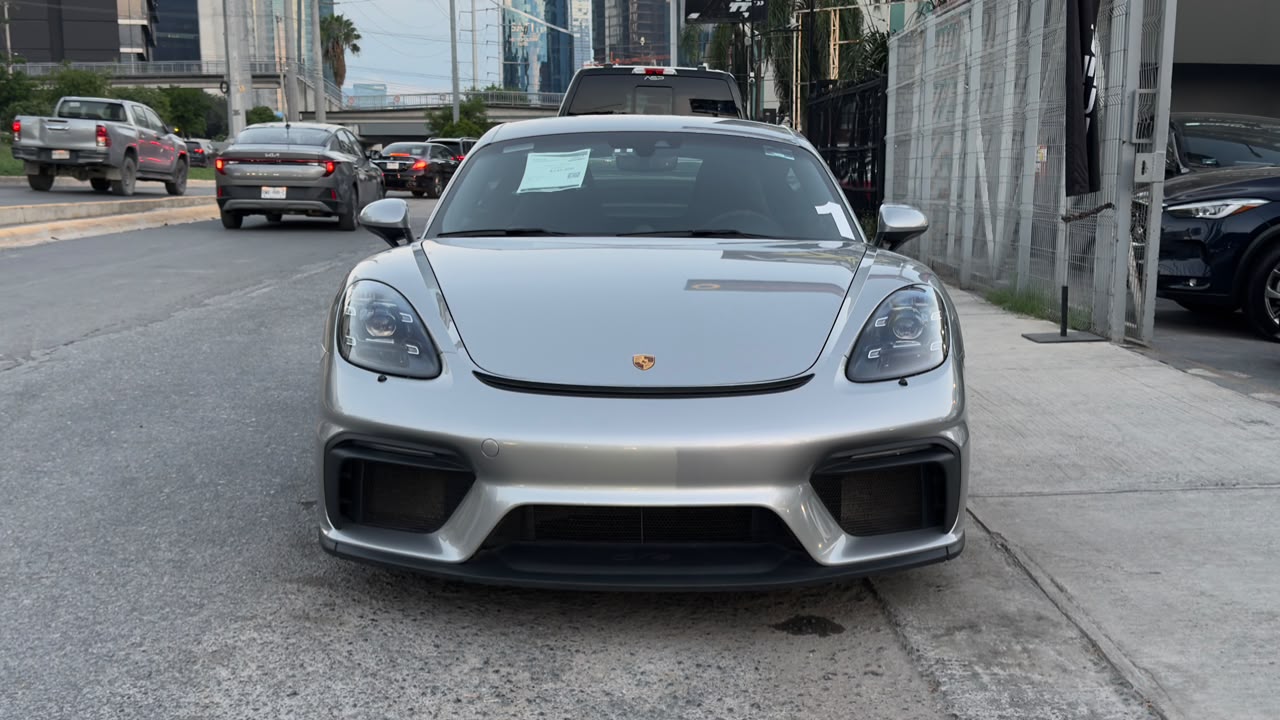 PORSCHE 718 CAYMAN GT4 2021