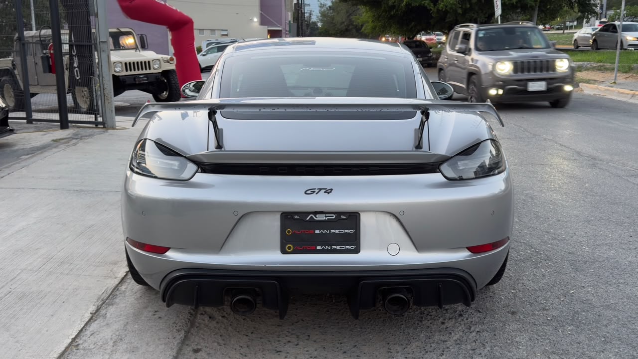 PORSCHE 718 CAYMAN GT4 2021
