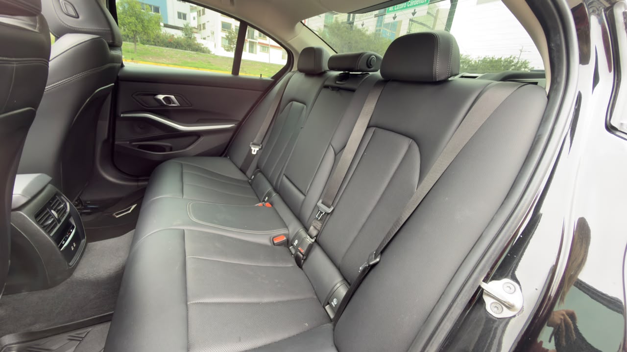 BMW 330E HYBRID 2024