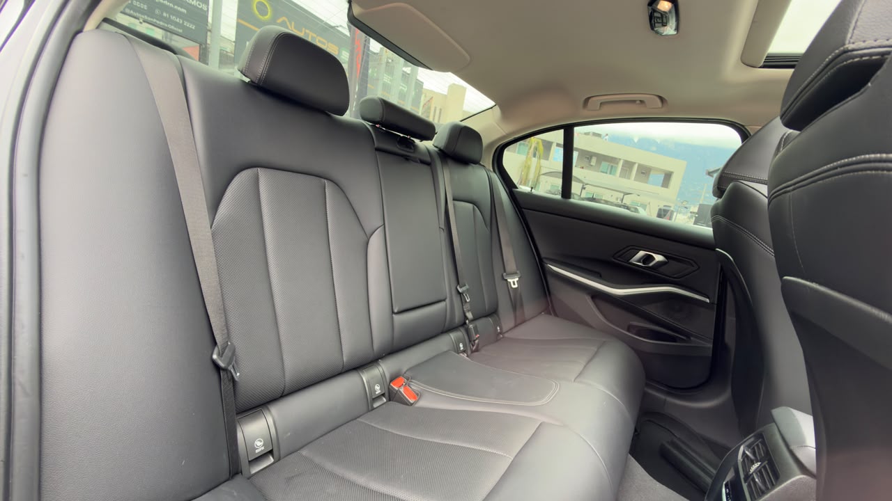 BMW 330E HYBRID 2024