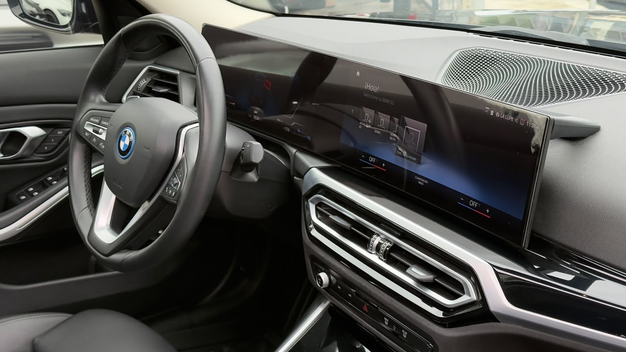 BMW 330E HYBRID 2024